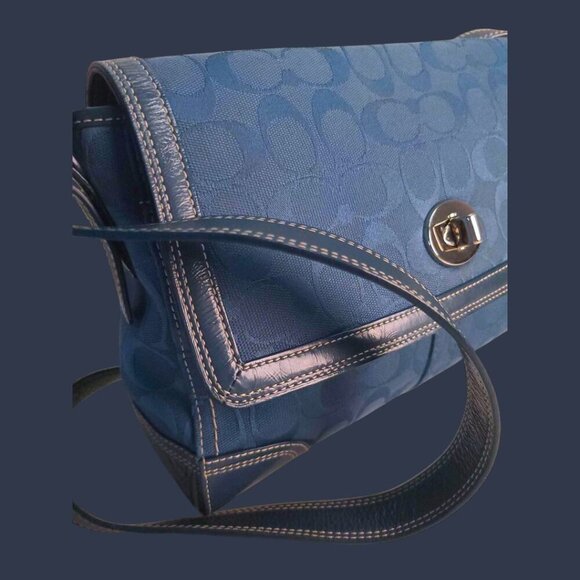COACH Rare Signature Hampton Flap Crossbody or Shoulder bag in blue - Picture 11 of 15